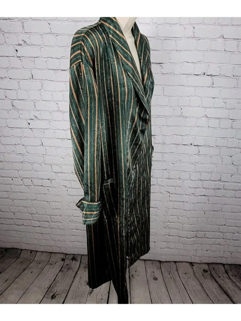 Victoria's Secret Green Satin Lightweight Pockets Long Sleeve Robe Size XS/S